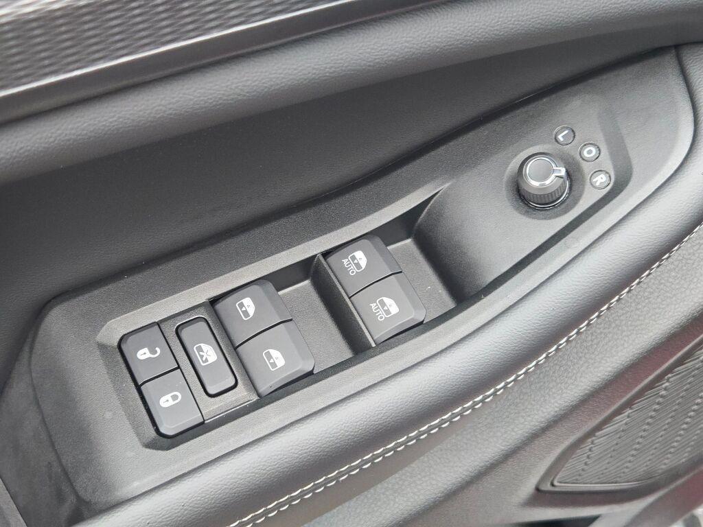 used 2024 Jeep Grand Cherokee car, priced at $32,889