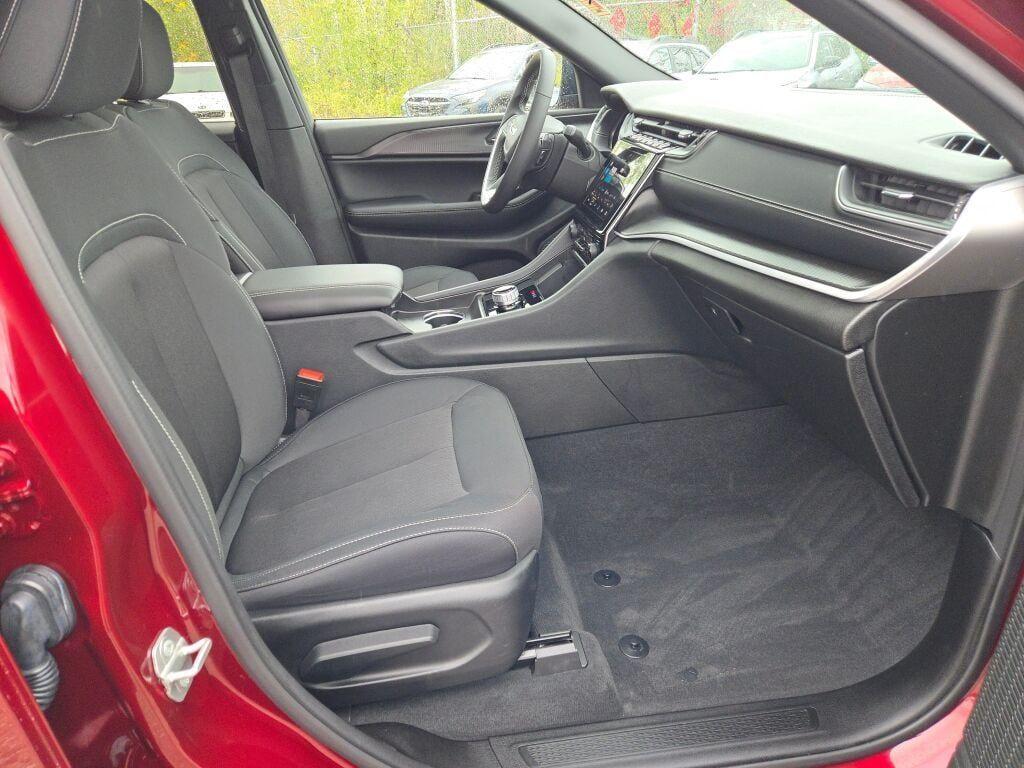 used 2024 Jeep Grand Cherokee car, priced at $32,889