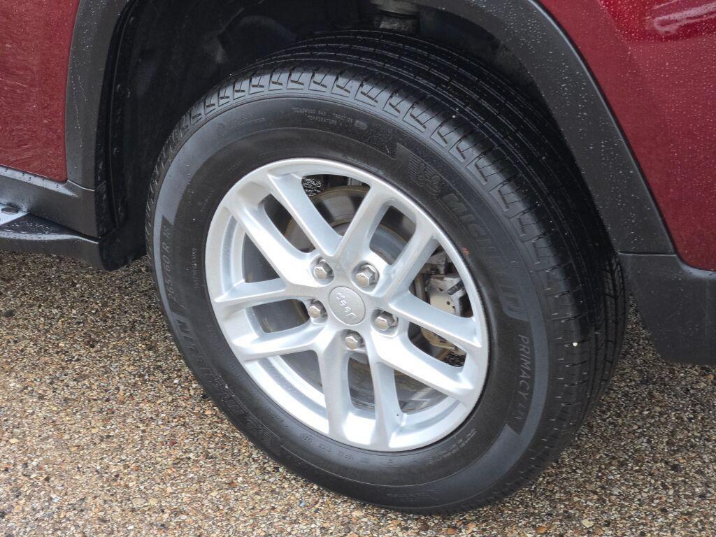 used 2024 Jeep Grand Cherokee car, priced at $32,889