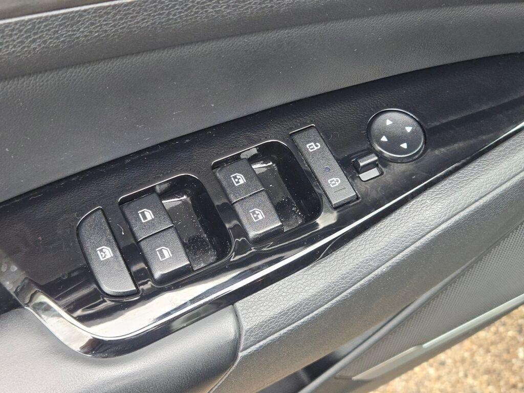 used 2023 Kia Sportage car, priced at $21,354