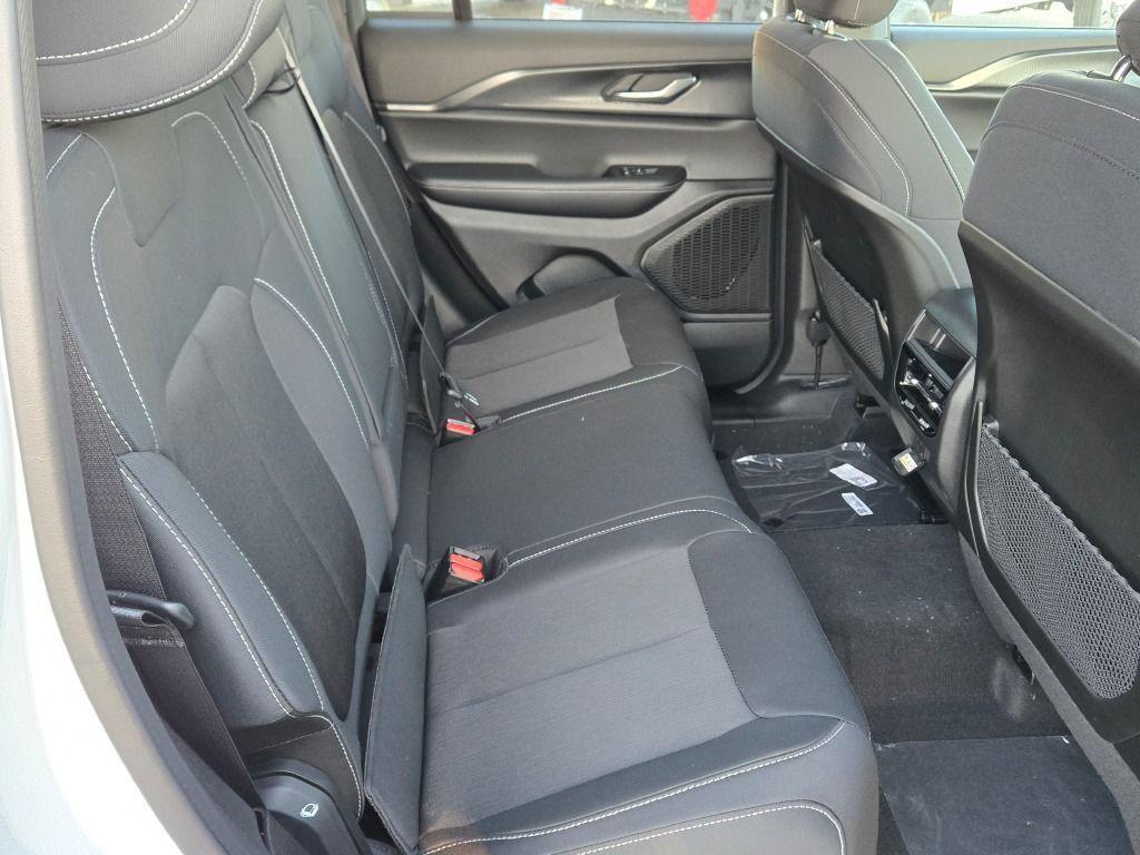 new 2025 Jeep Grand Cherokee car, priced at $44,370