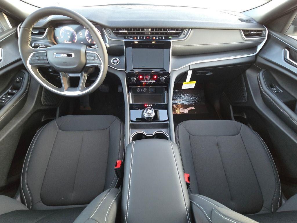 new 2025 Jeep Grand Cherokee car, priced at $44,370