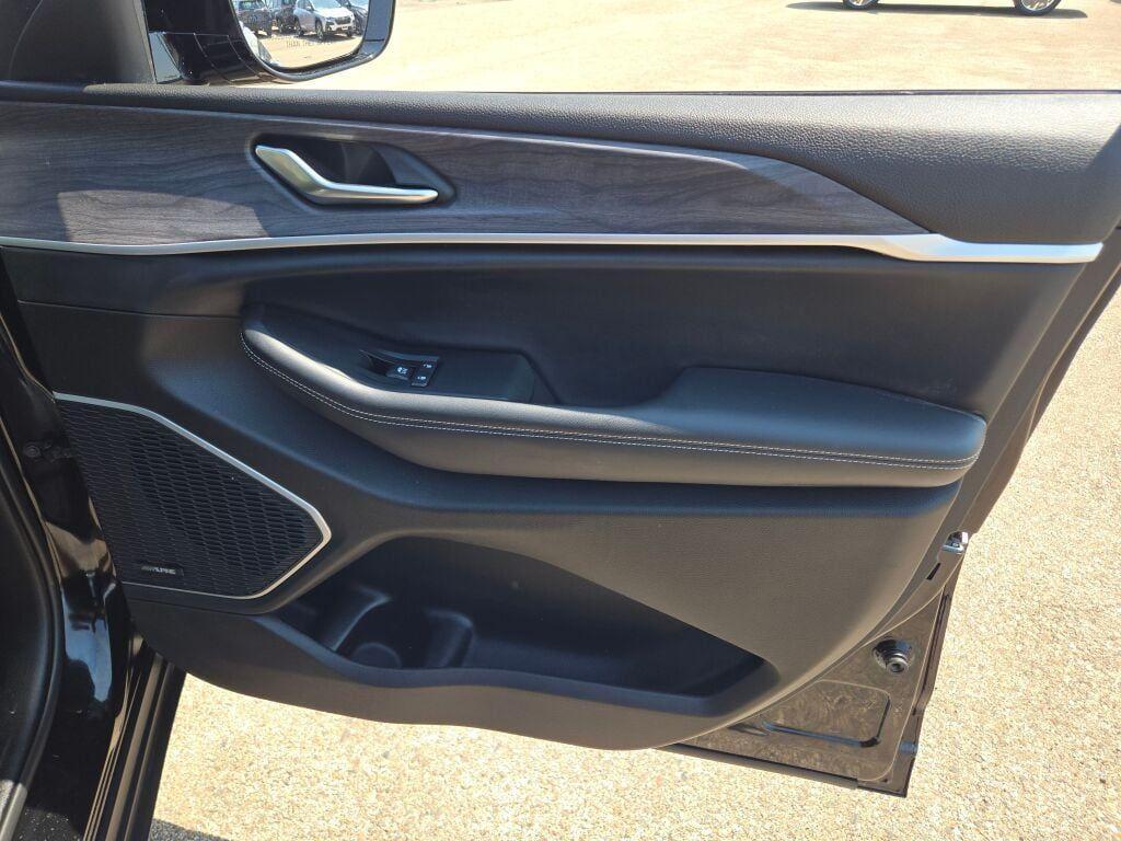 used 2022 Jeep Grand Cherokee car, priced at $34,403