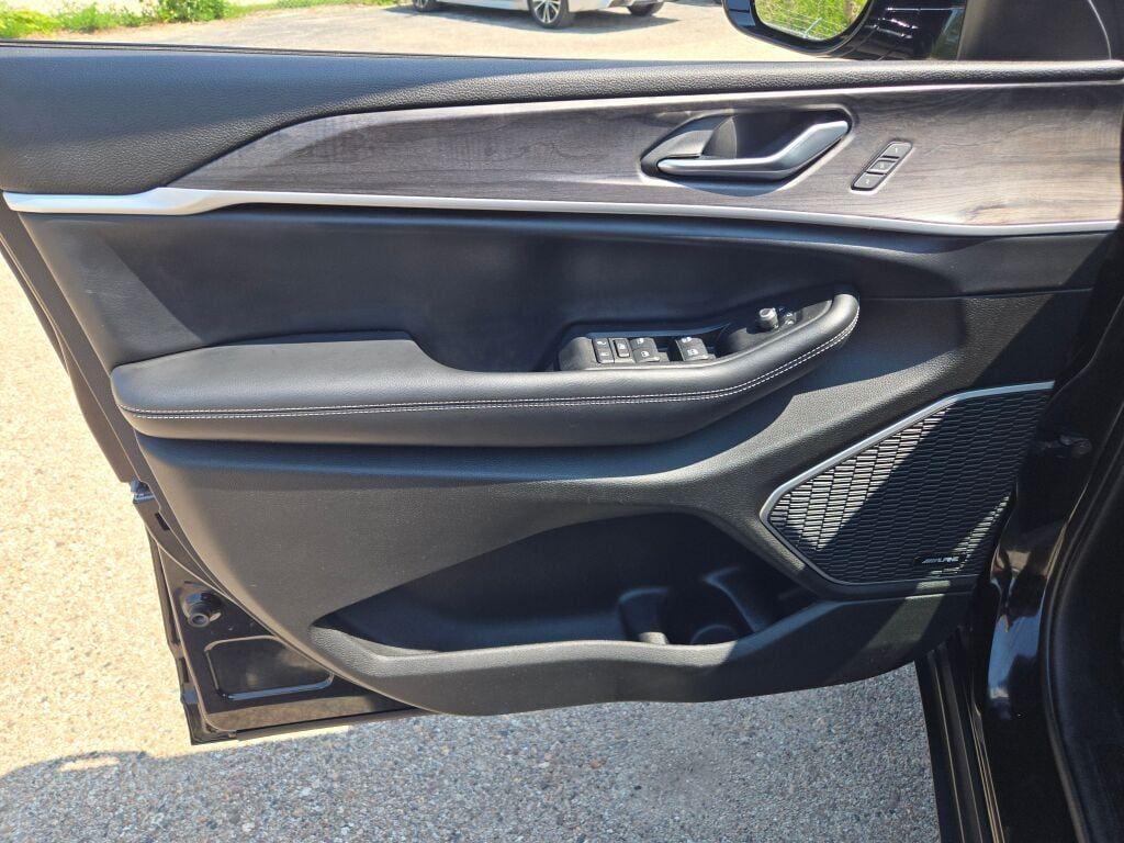 used 2022 Jeep Grand Cherokee car, priced at $34,403