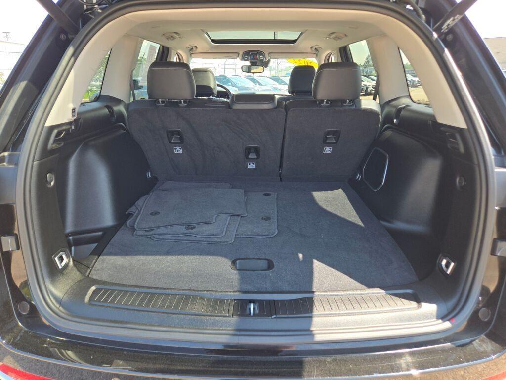 used 2022 Jeep Grand Cherokee car, priced at $34,403