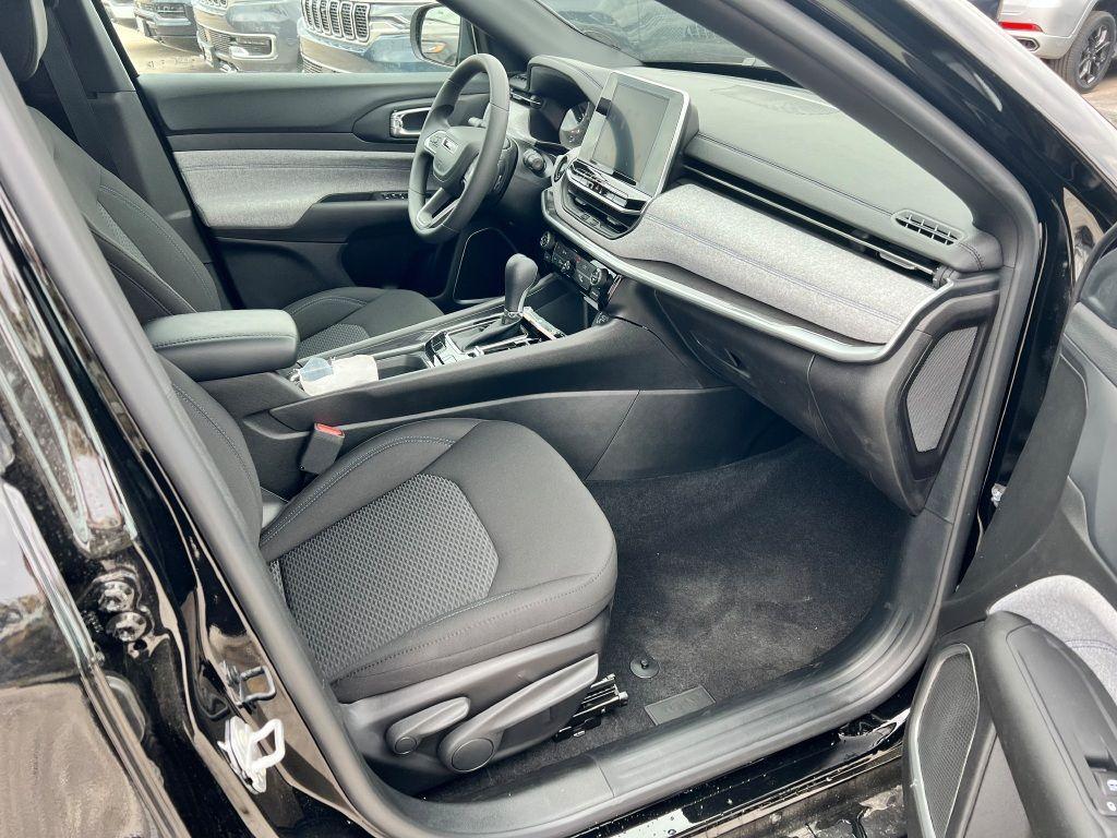 new 2025 Jeep Compass car, priced at $30,190