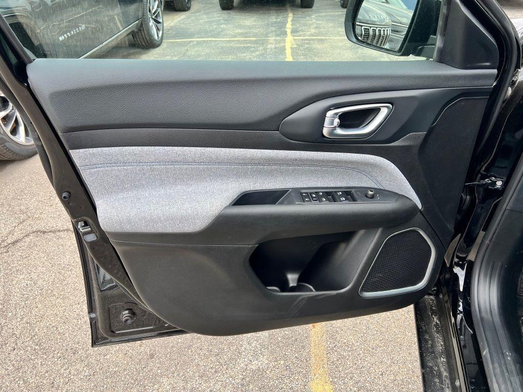 new 2025 Jeep Compass car, priced at $30,190