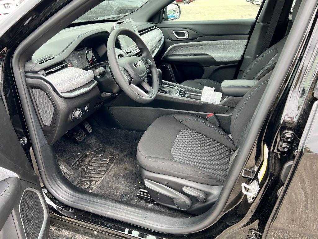 new 2025 Jeep Compass car, priced at $30,190