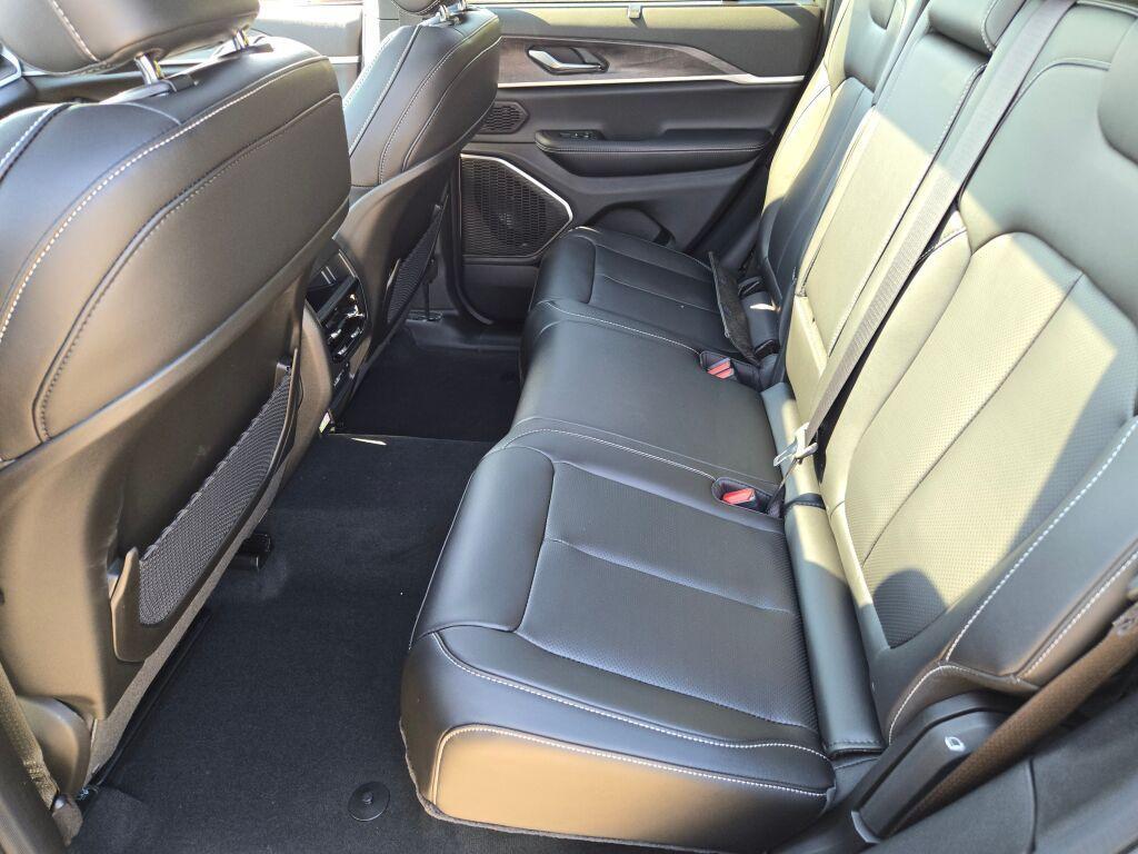 new 2025 Jeep Grand Cherokee car, priced at $53,018