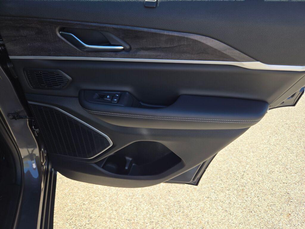 new 2025 Jeep Grand Cherokee car, priced at $53,018