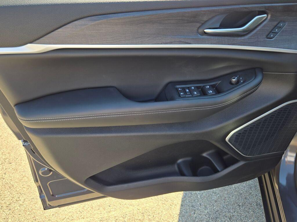 new 2025 Jeep Grand Cherokee car, priced at $53,018