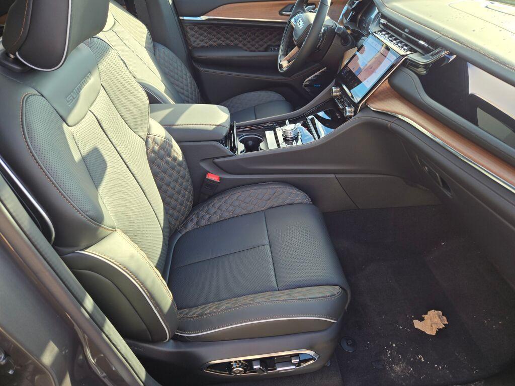 new 2025 Jeep Grand Cherokee car, priced at $63,650