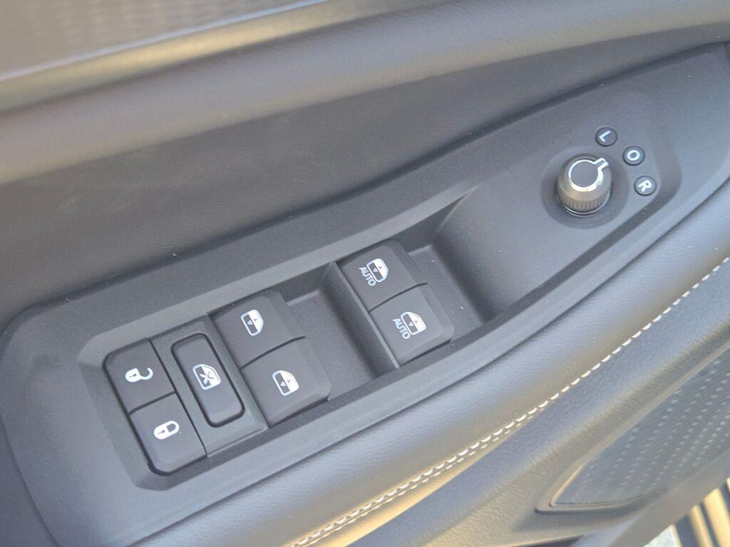 new 2025 Jeep Grand Cherokee car, priced at $40,750