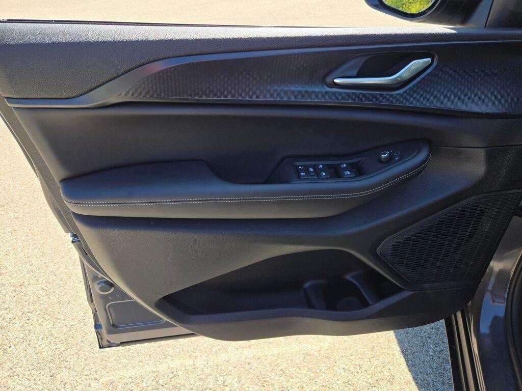 new 2025 Jeep Grand Cherokee car, priced at $40,750