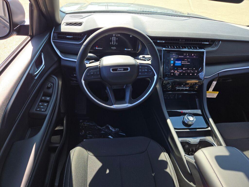 new 2025 Jeep Grand Cherokee car, priced at $40,750
