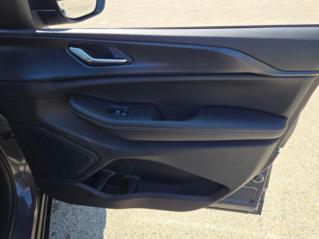 new 2025 Jeep Grand Cherokee car, priced at $40,750