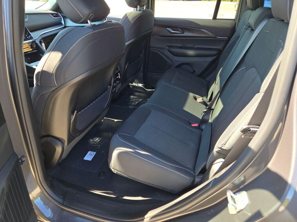 new 2025 Jeep Grand Cherokee car, priced at $40,750