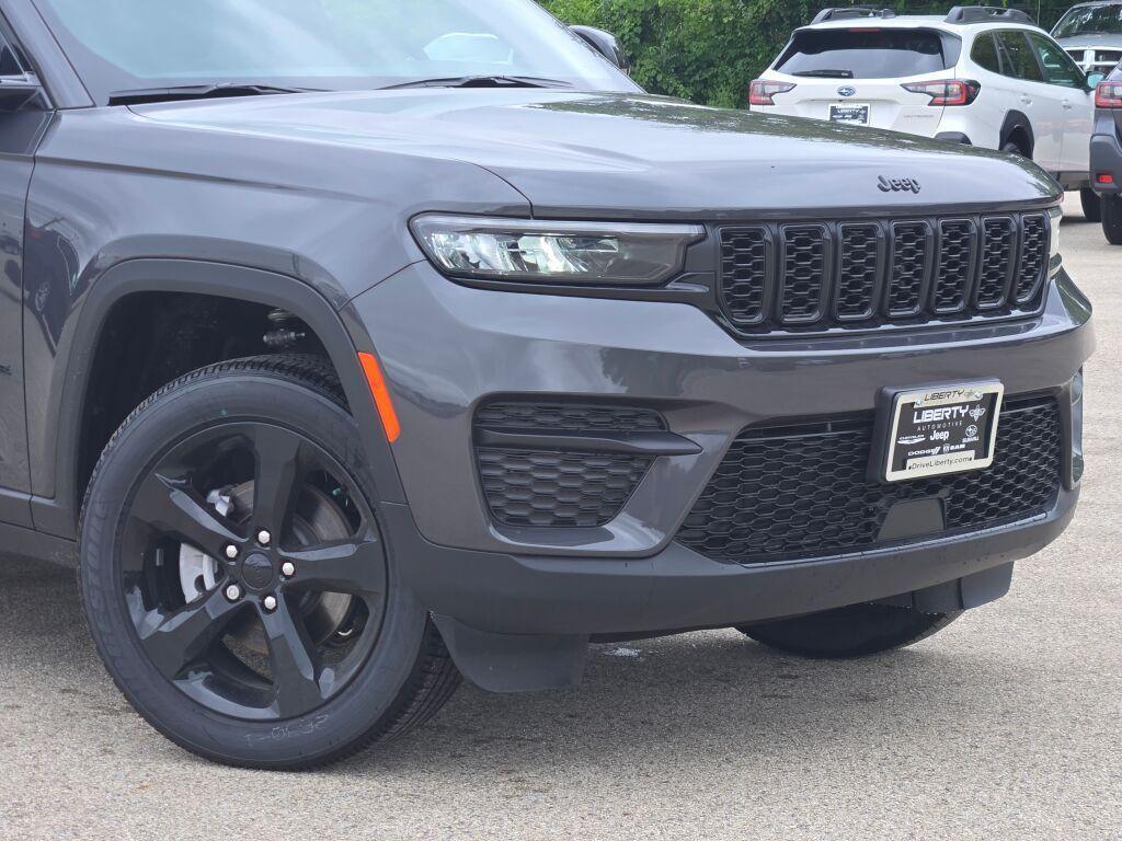 new 2025 Jeep Grand Cherokee car, priced at $44,917