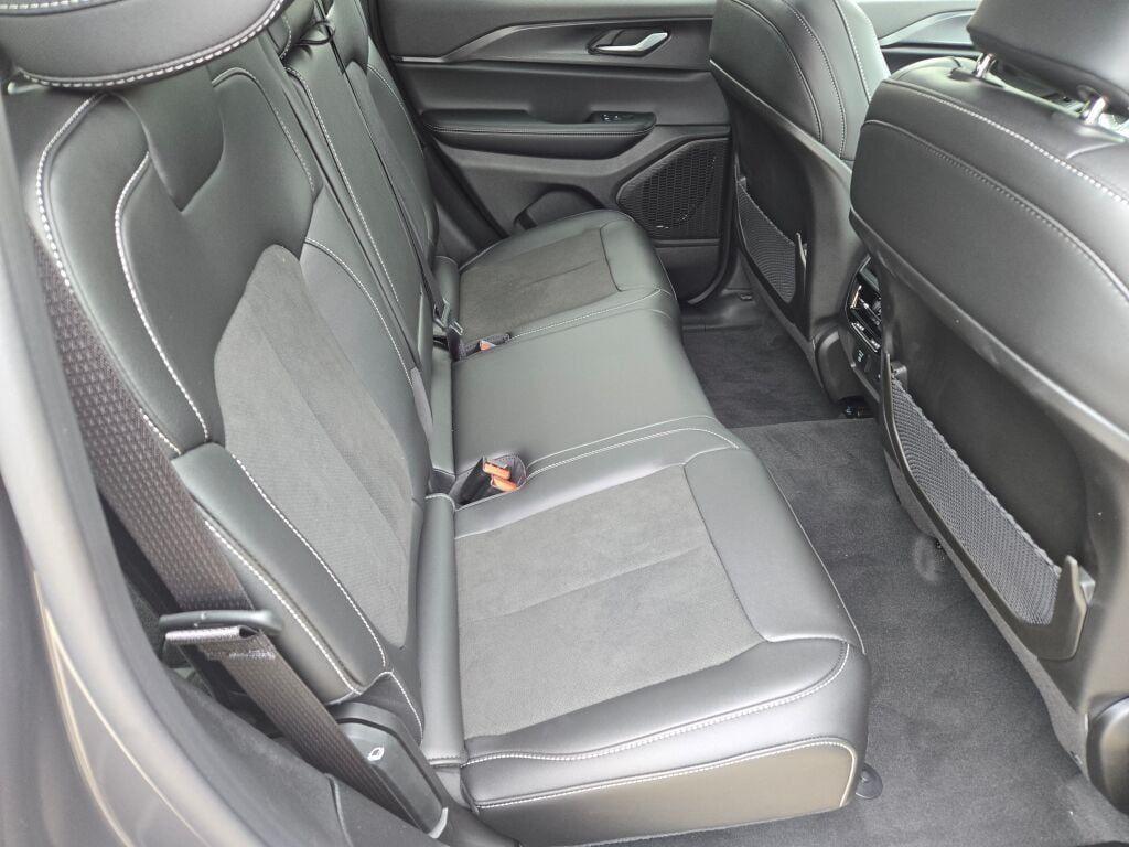 new 2025 Jeep Grand Cherokee car, priced at $44,917