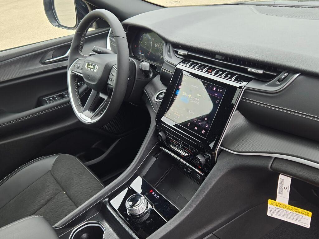 new 2025 Jeep Grand Cherokee car, priced at $44,917