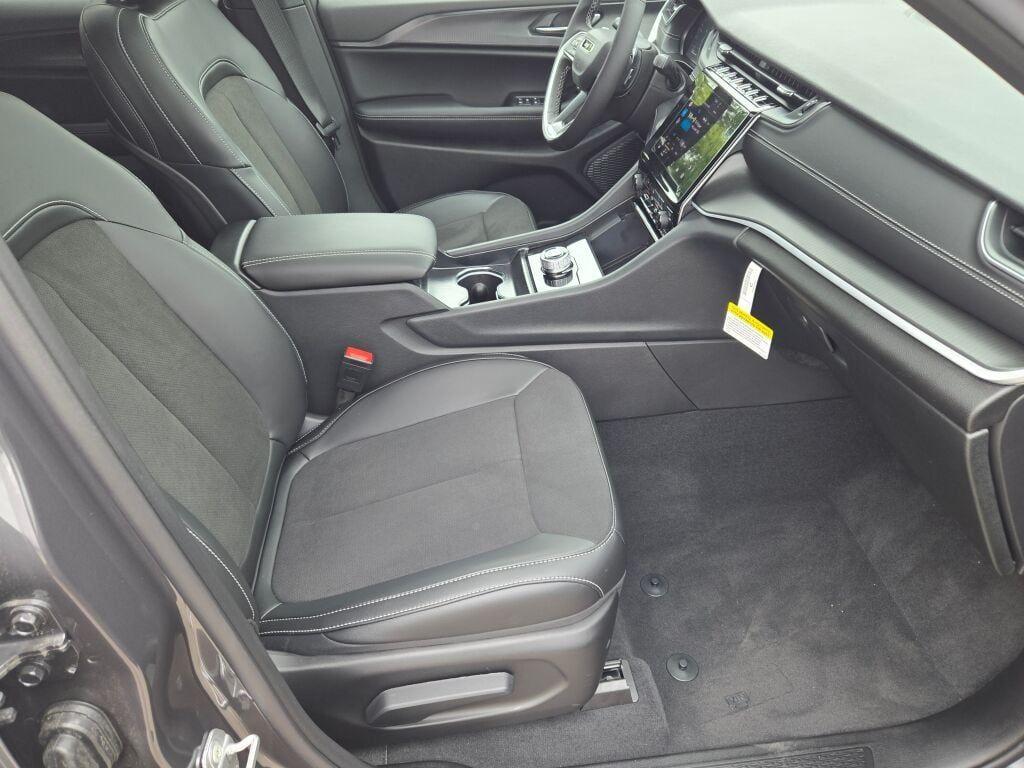 new 2025 Jeep Grand Cherokee car, priced at $44,917