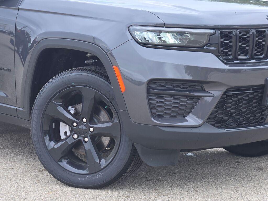 new 2025 Jeep Grand Cherokee car, priced at $44,917