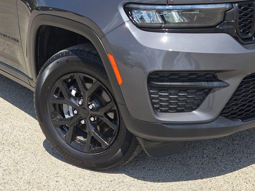 used 2024 Jeep Grand Cherokee car, priced at $36,529
