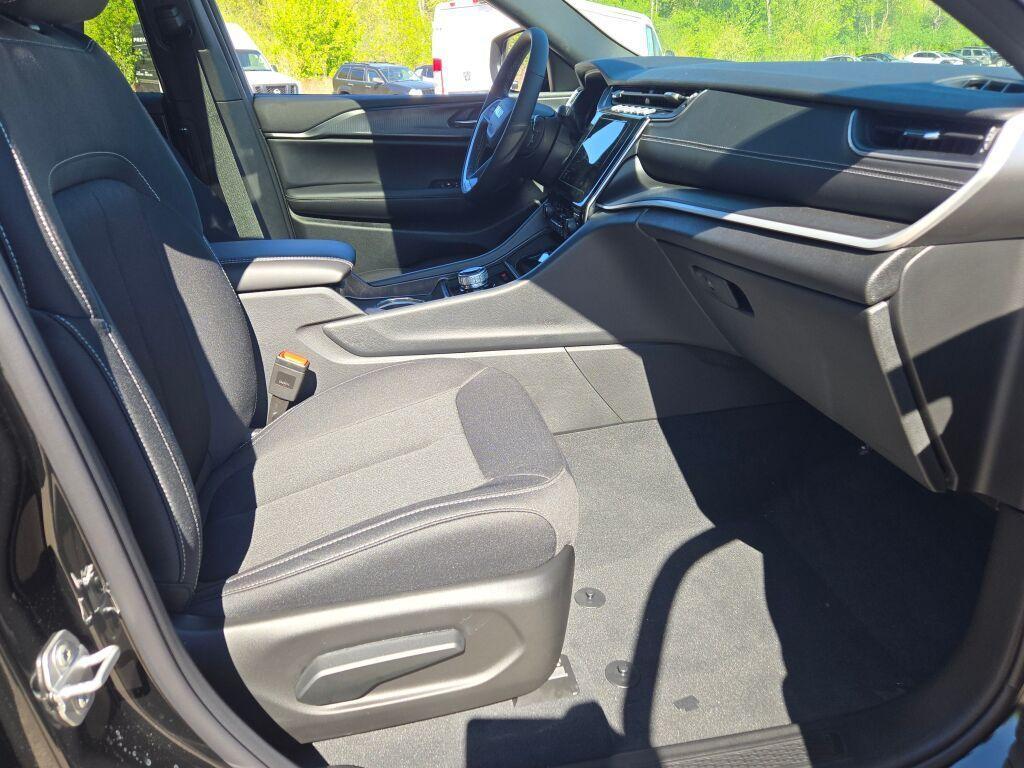 new 2025 Jeep Grand Cherokee L car, priced at $45,920