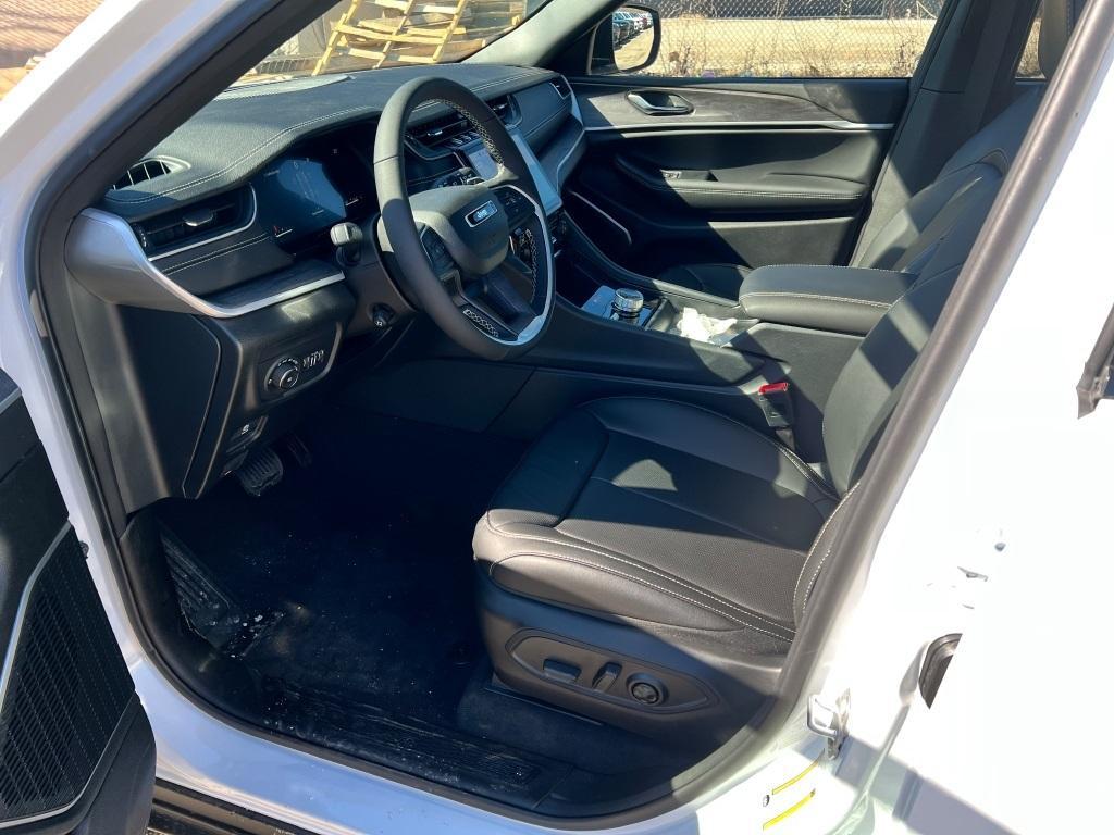 new 2025 Jeep Grand Cherokee car, priced at $57,635