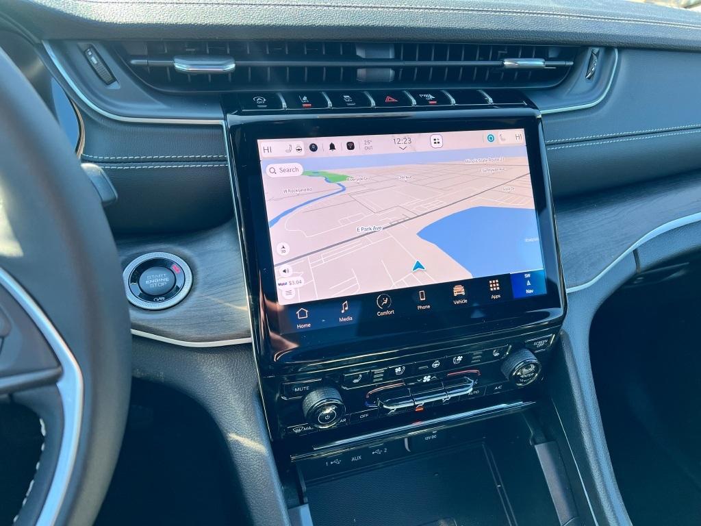 new 2025 Jeep Grand Cherokee car, priced at $57,635