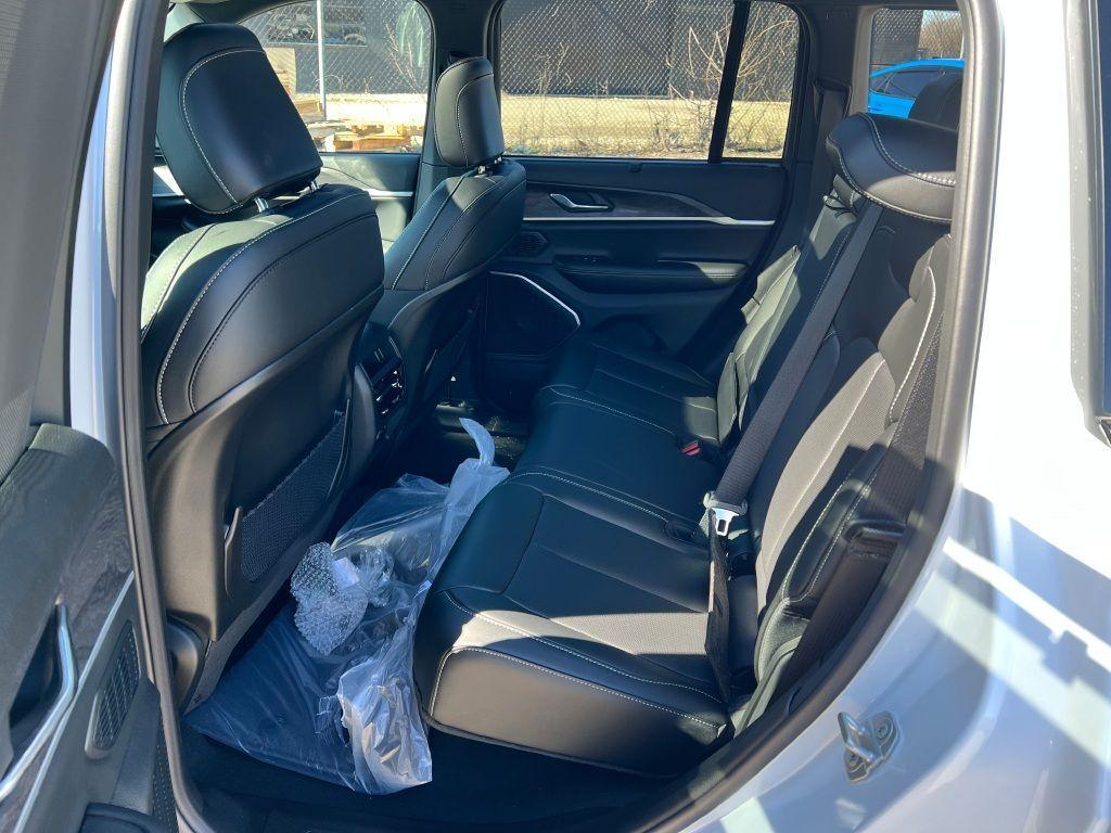 new 2025 Jeep Grand Cherokee car, priced at $48,635