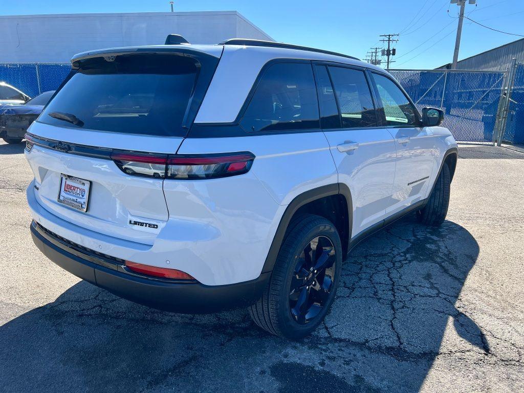 new 2025 Jeep Grand Cherokee car, priced at $48,635
