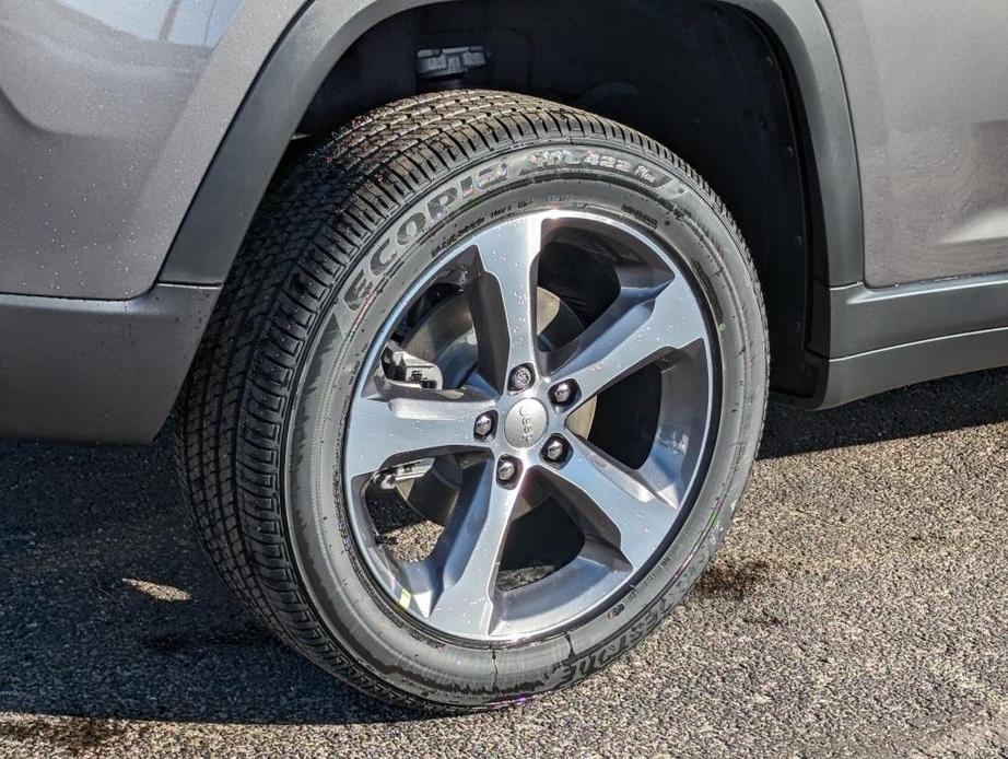 new 2024 Jeep Grand Cherokee car, priced at $46,000