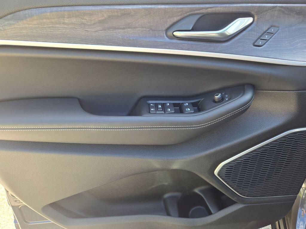 new 2025 Jeep Grand Cherokee L car, priced at $54,680