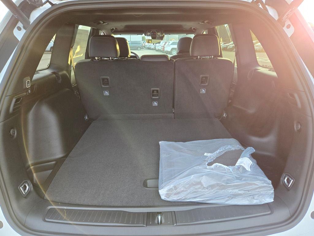new 2025 Jeep Grand Cherokee car, priced at $48,575