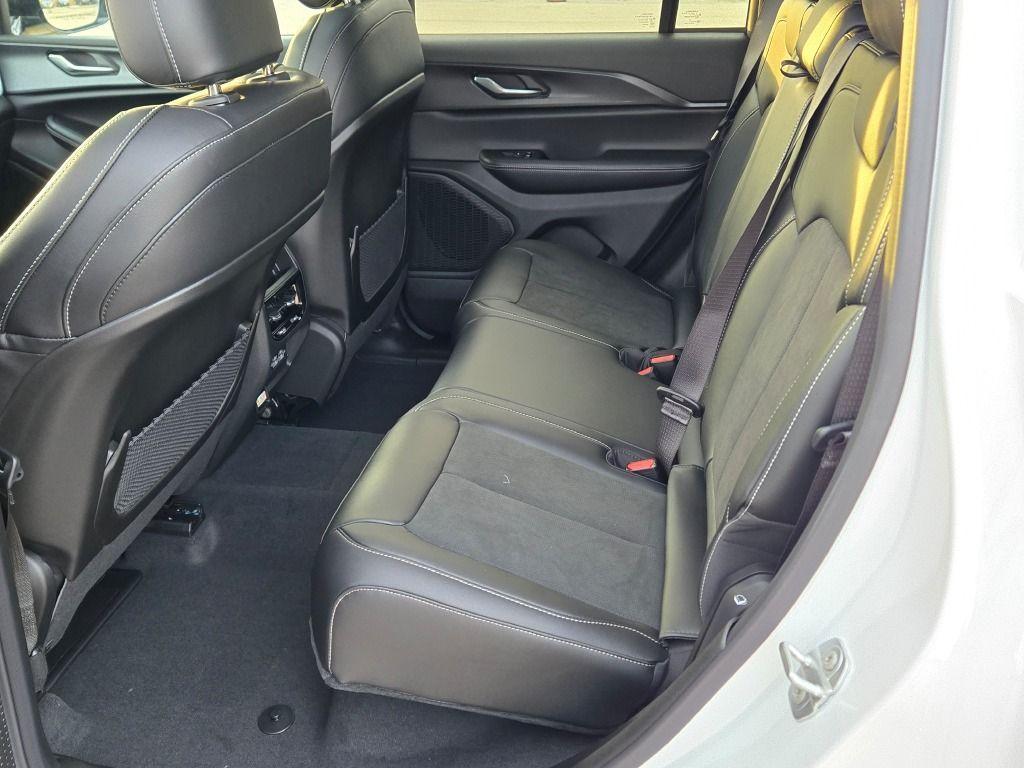 new 2025 Jeep Grand Cherokee car, priced at $48,575