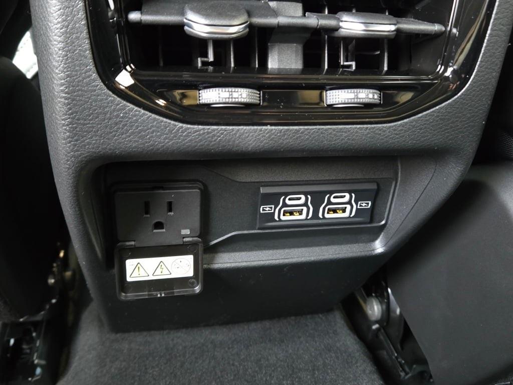 new 2025 Jeep Grand Cherokee car, priced at $48,575