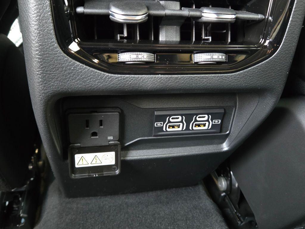 new 2025 Jeep Grand Cherokee car, priced at $48,575