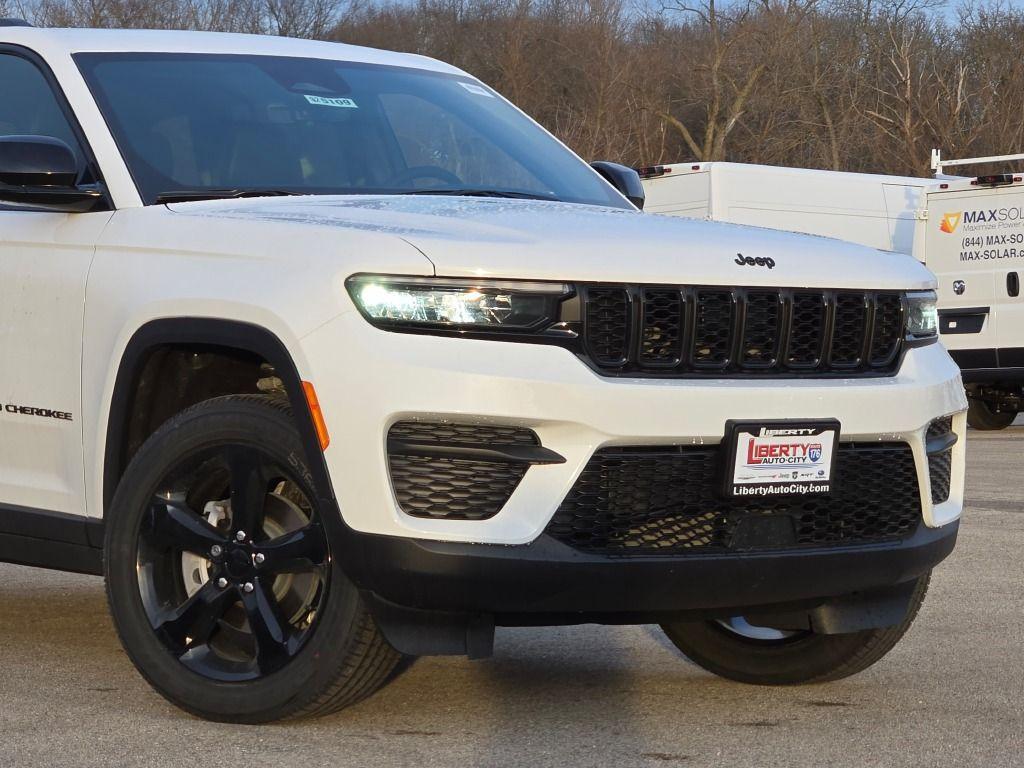 new 2025 Jeep Grand Cherokee car, priced at $48,575