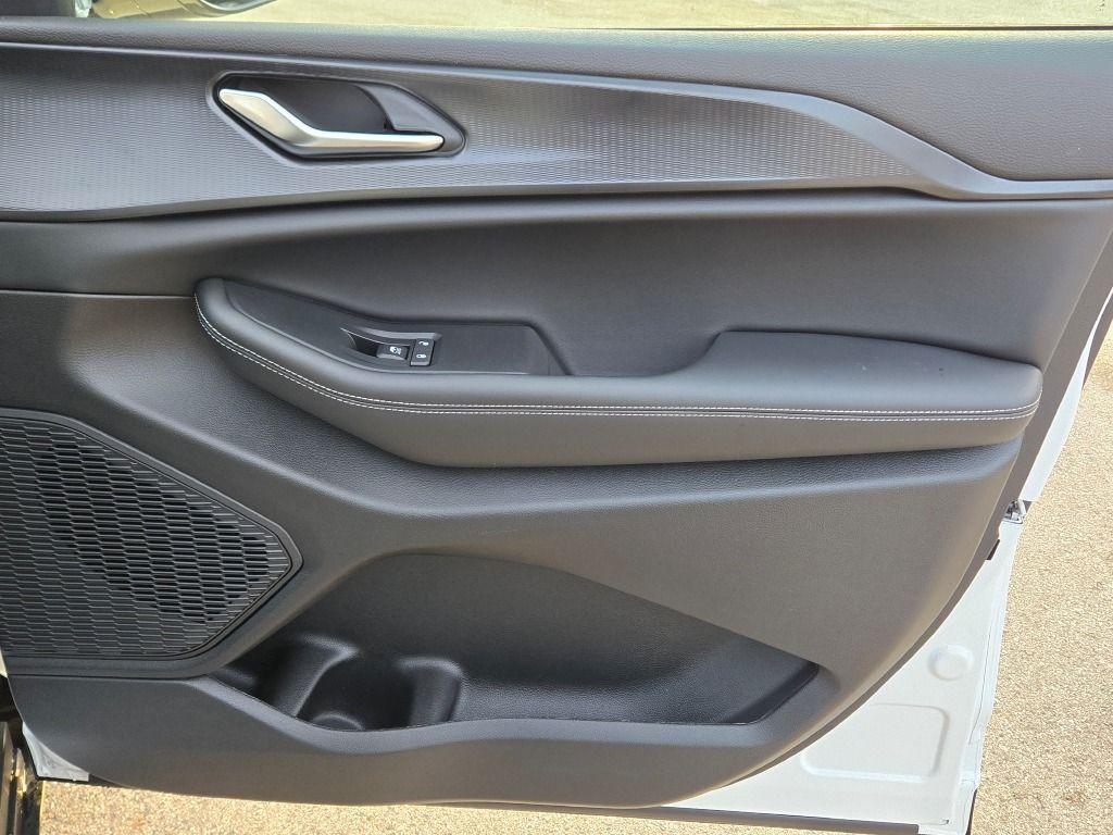 new 2025 Jeep Grand Cherokee car, priced at $48,575