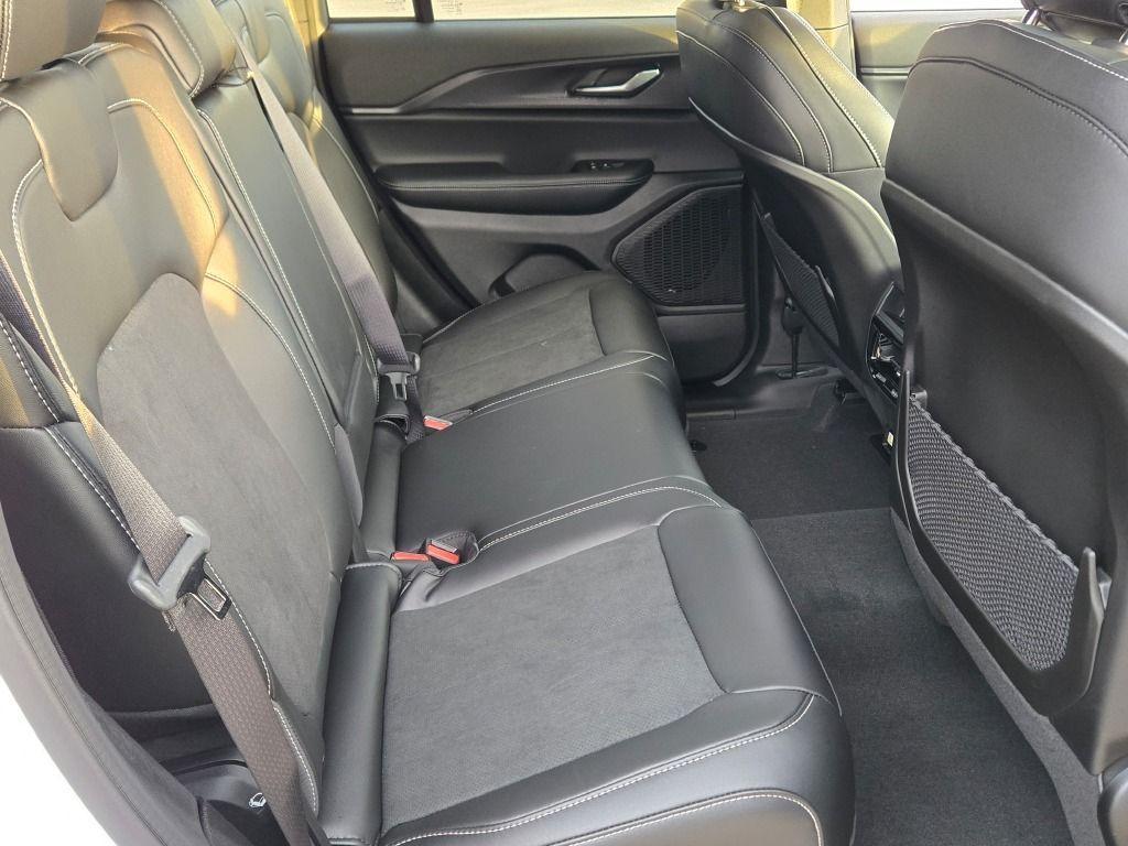 new 2025 Jeep Grand Cherokee car, priced at $48,575