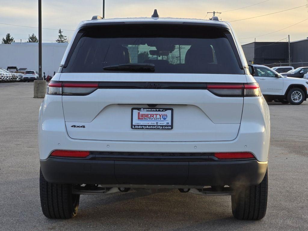 new 2025 Jeep Grand Cherokee car, priced at $48,575