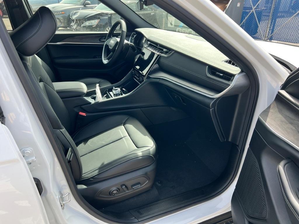 new 2025 Jeep Grand Cherokee car, priced at $46,700