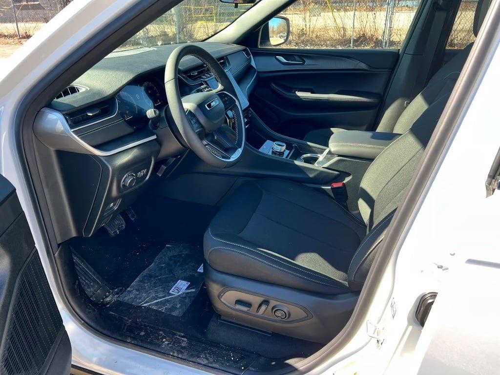 new 2025 Jeep Grand Cherokee car, priced at $44,370
