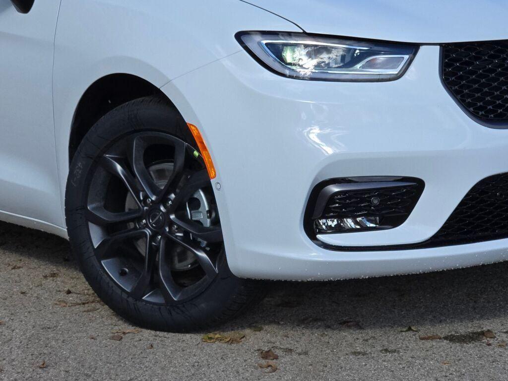 new 2026 Chrysler Pacifica car, priced at $47,449