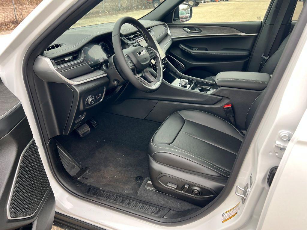new 2025 Jeep Grand Cherokee car, priced at $56,840
