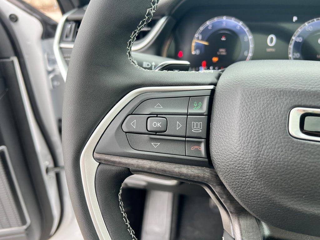 new 2025 Jeep Grand Cherokee car, priced at $56,840
