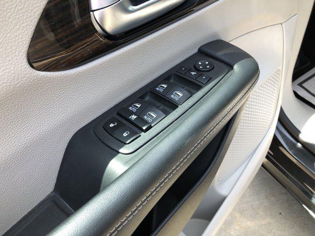 used 2023 Chrysler Pacifica car, priced at $27,998