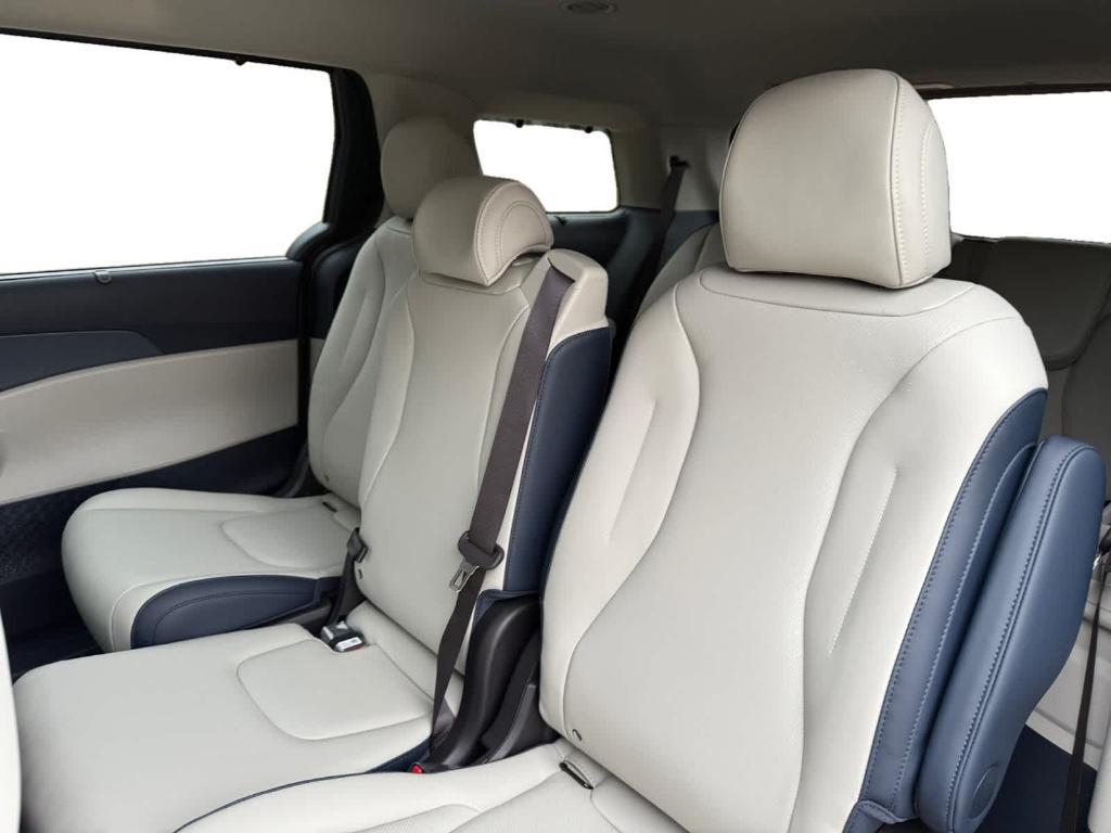 new 2026 Kia Carnival Hybrid car, priced at $42,247