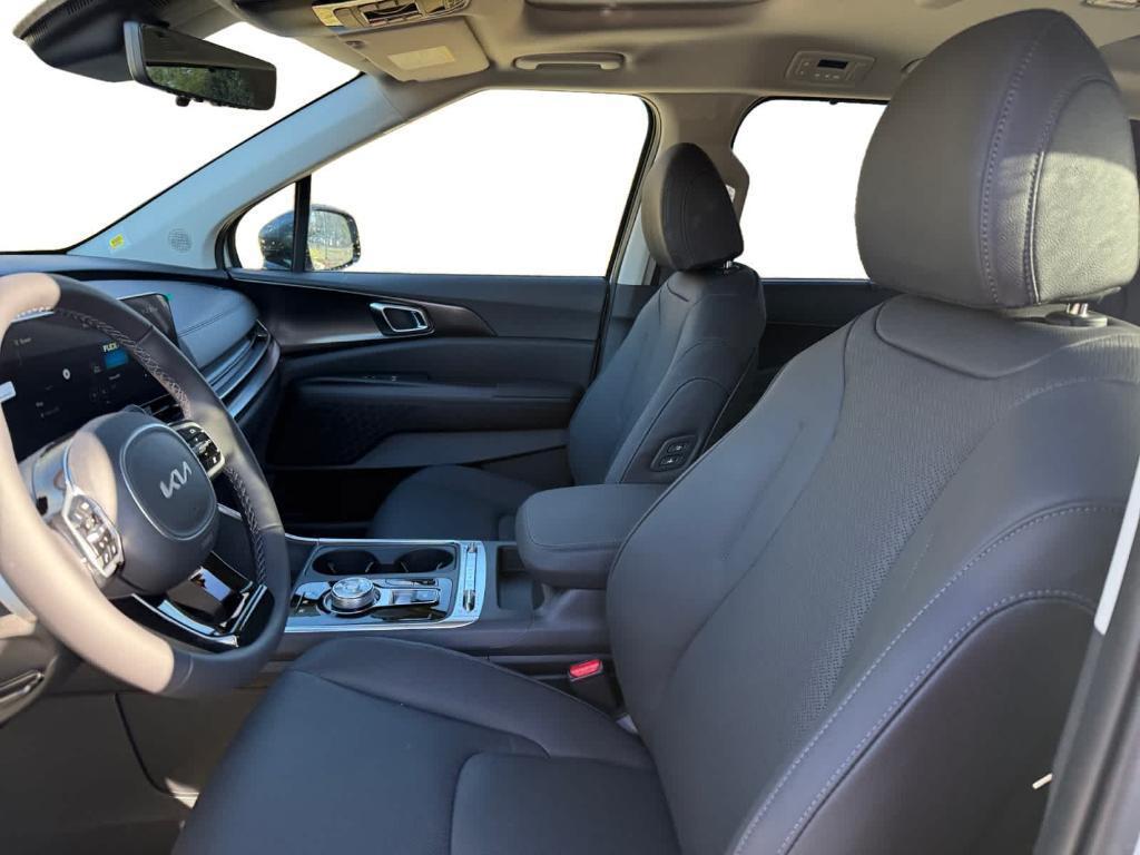 new 2026 Kia Carnival Hybrid car, priced at $55,440